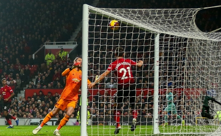 Reds and Spurs win, as Red Devils and Gunners draw