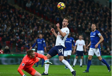 Reds travel to Wolves, Spurs visit the Blues