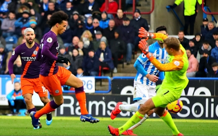 Champions cruise to victory at Huddersfield, while Spurs record late win at Fulham