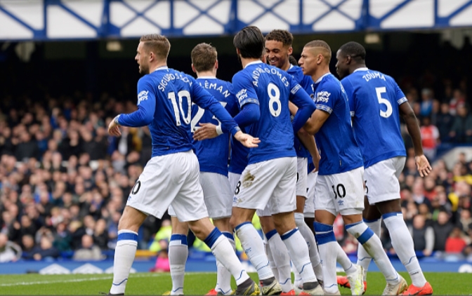 Toffees dent Gunners Champions League hopes