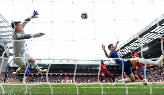 Manchester City and Liverpool win again in the title race