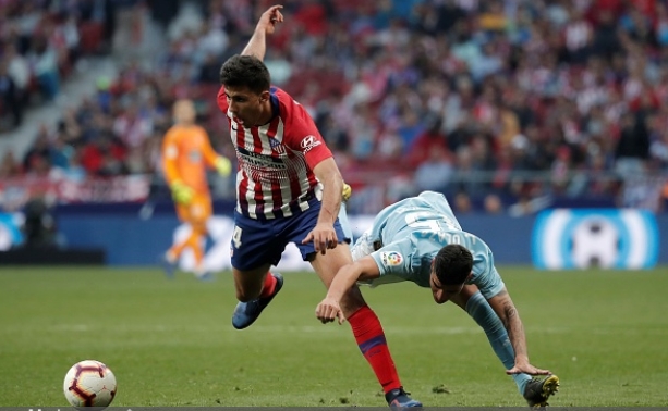 Manchester City in talks to sign Fernandinho replacement