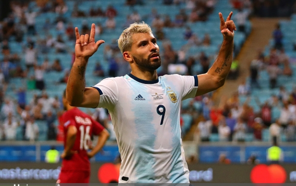 Argentina through to the last eight, as Paraguay suffer defeat against Colombia