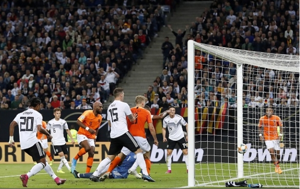 Netherlands shock Germany, as Russia win in Scotland